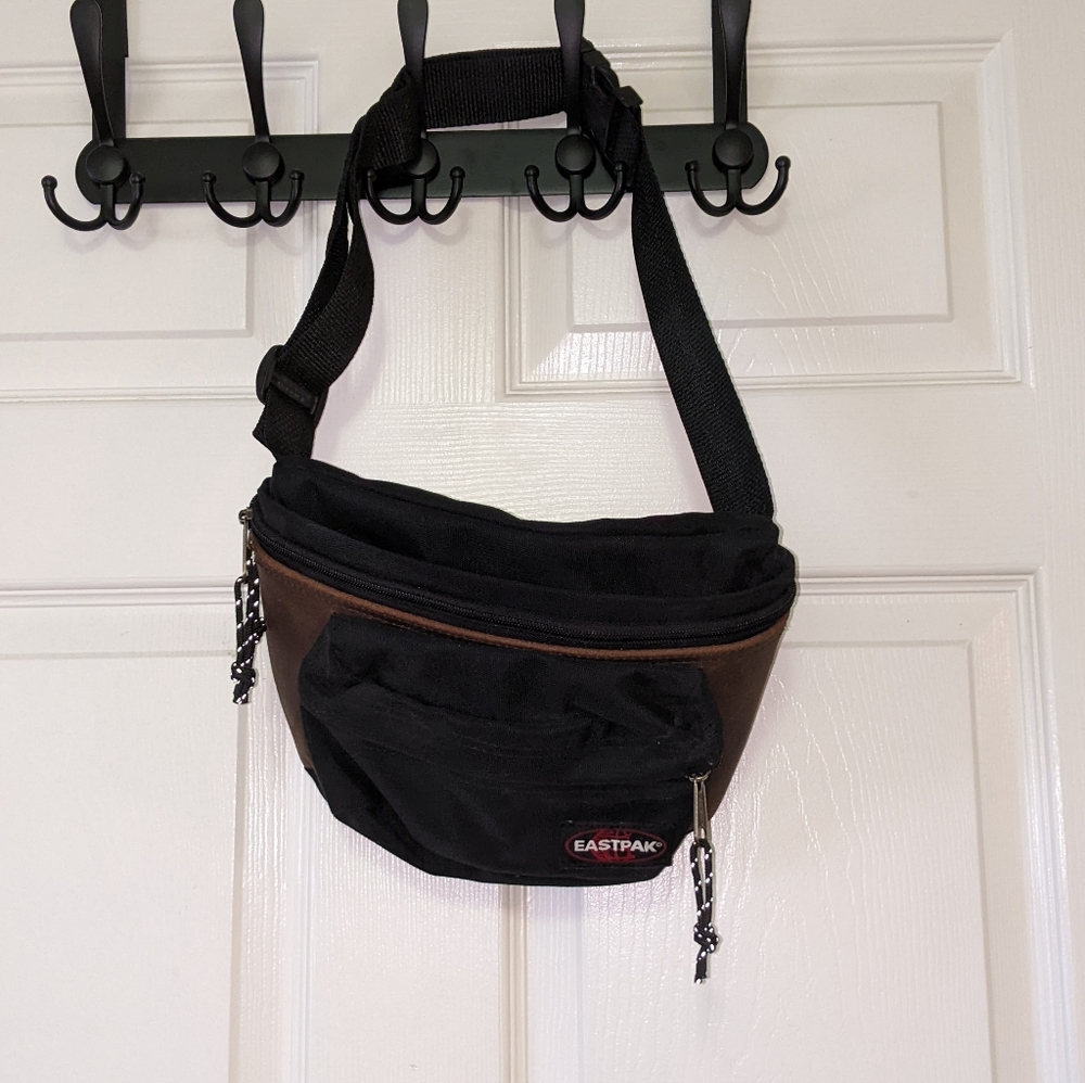VINTAGE 90'S/Y2K Eastpak Leather Fanny Pack